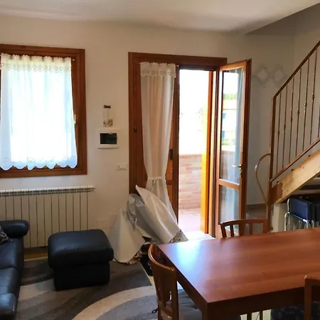 アパート Solmare Quadrilocale ロゾリーナ・マーレ